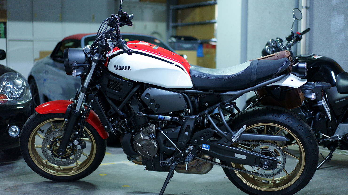 YAMAHA XSR700