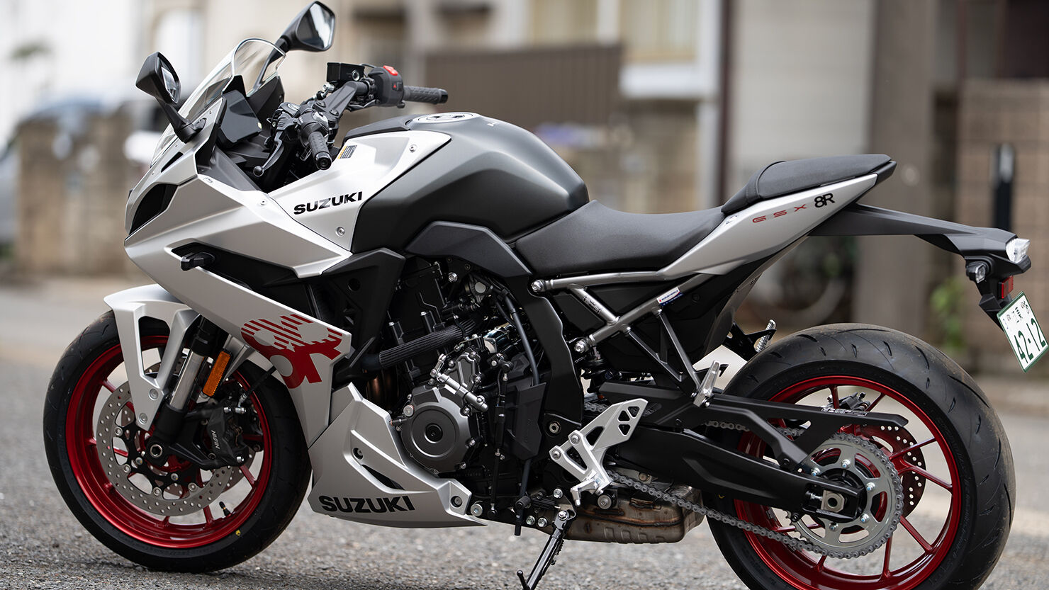 SUZUKI GSX-8R