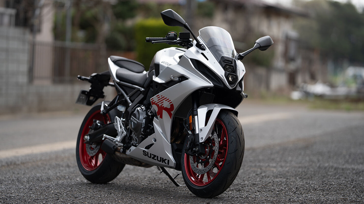 SUZUKI GSX-8R