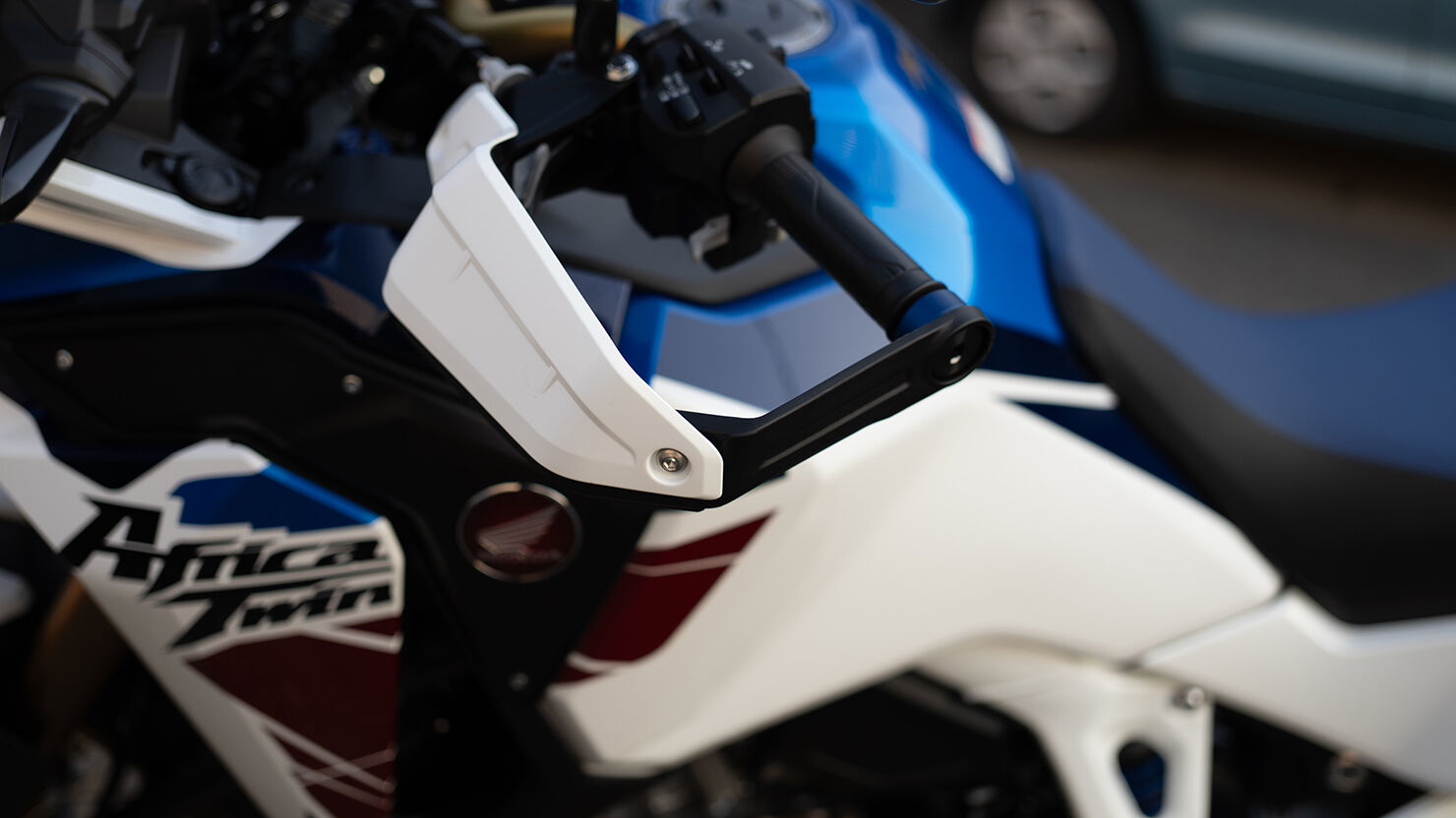 アフリカツインは暑いので夏は休眠