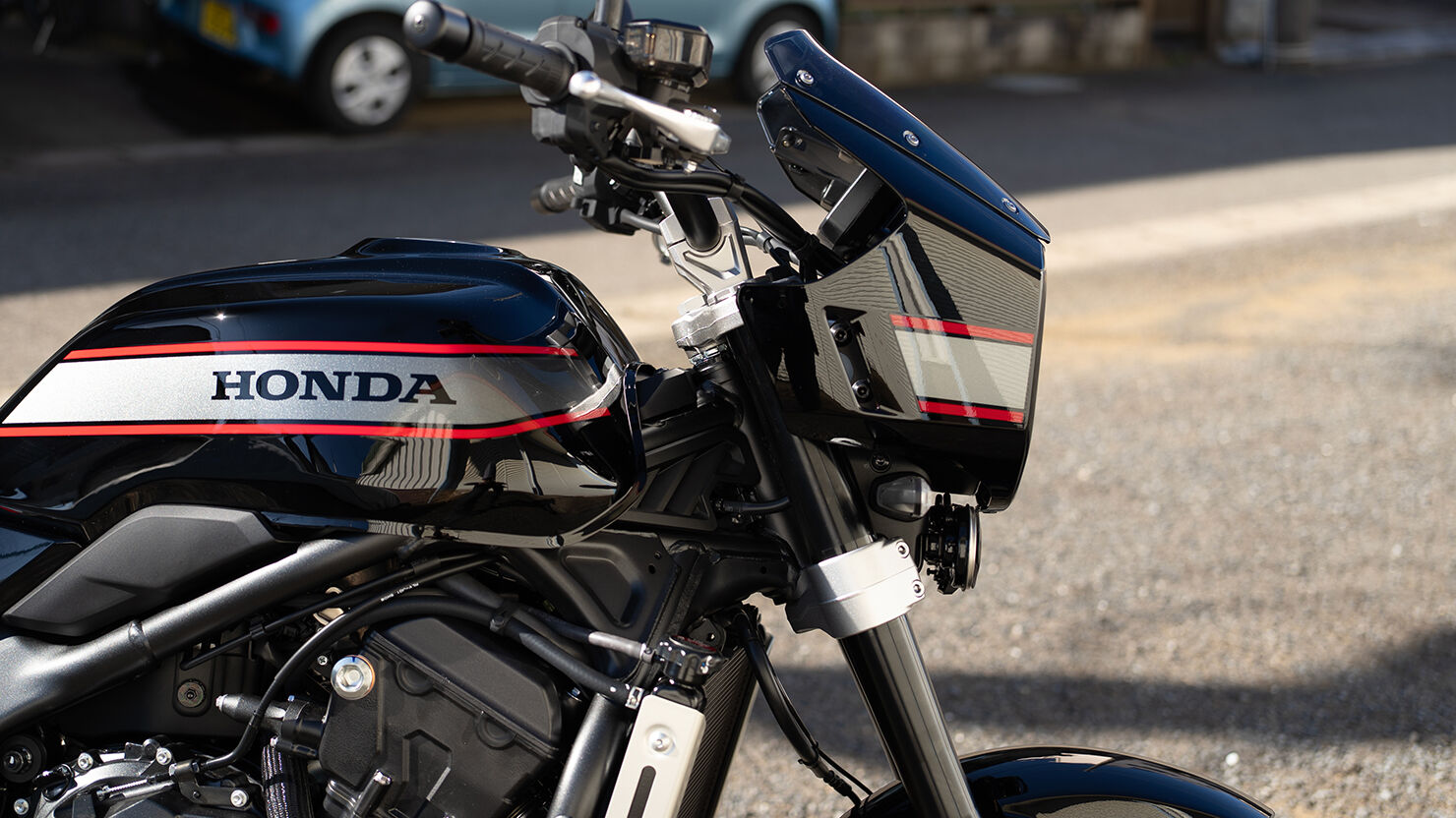 高級感のあるヘッドライトカウル