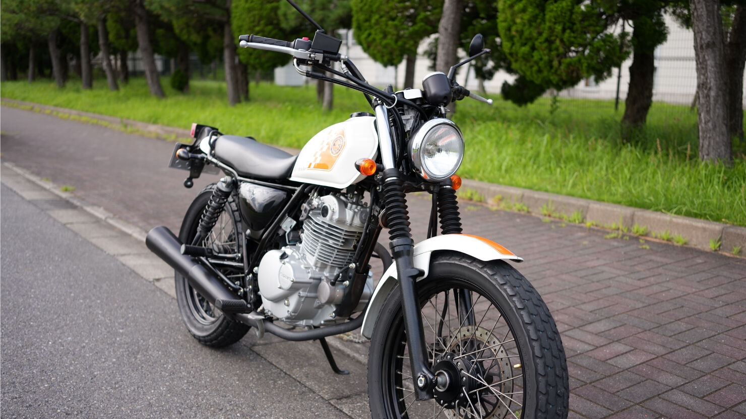  SUZUKI グラストラッカー