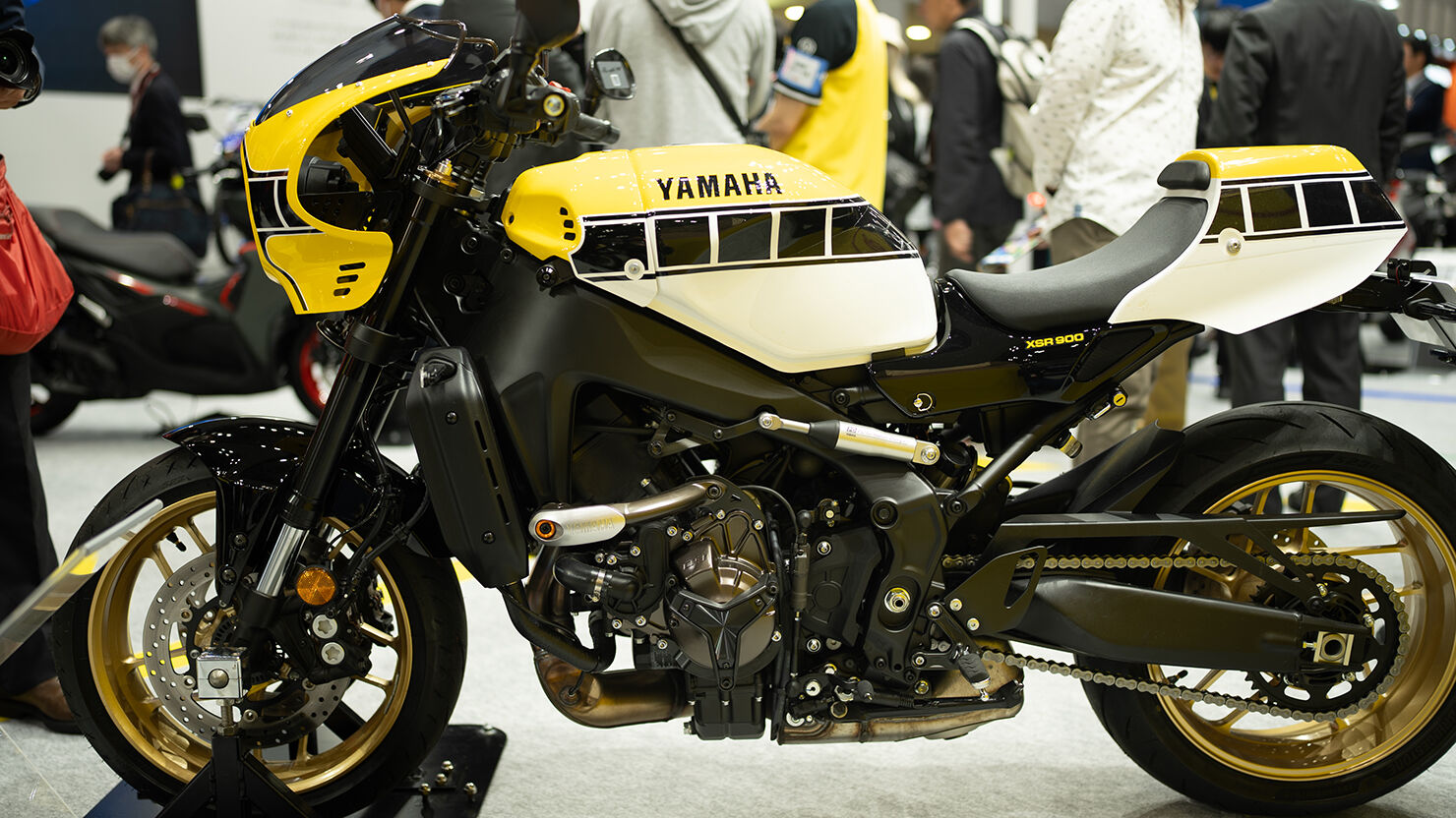  YAMAHA XSR900