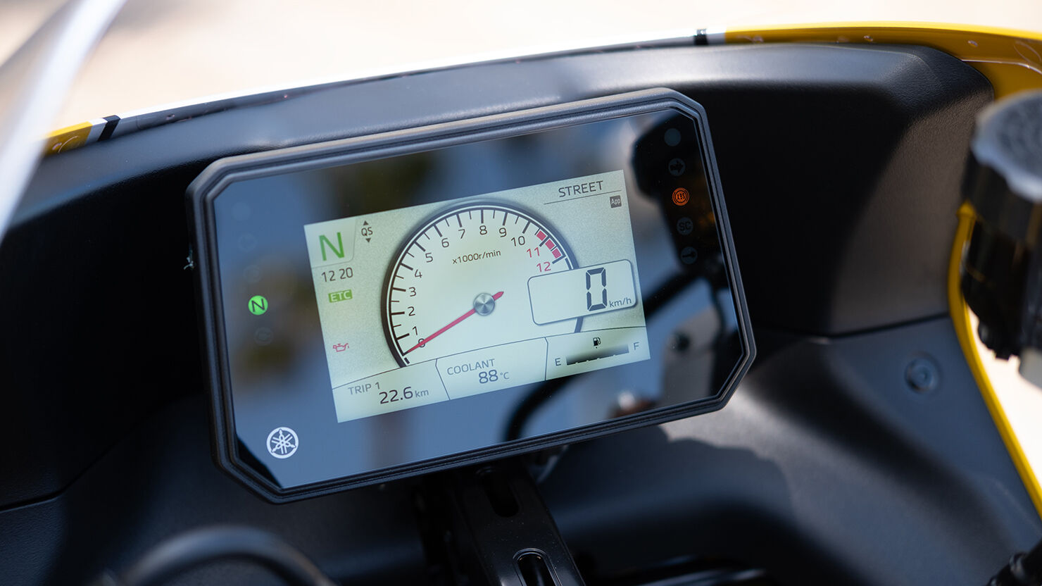  XSR900GPのミラー