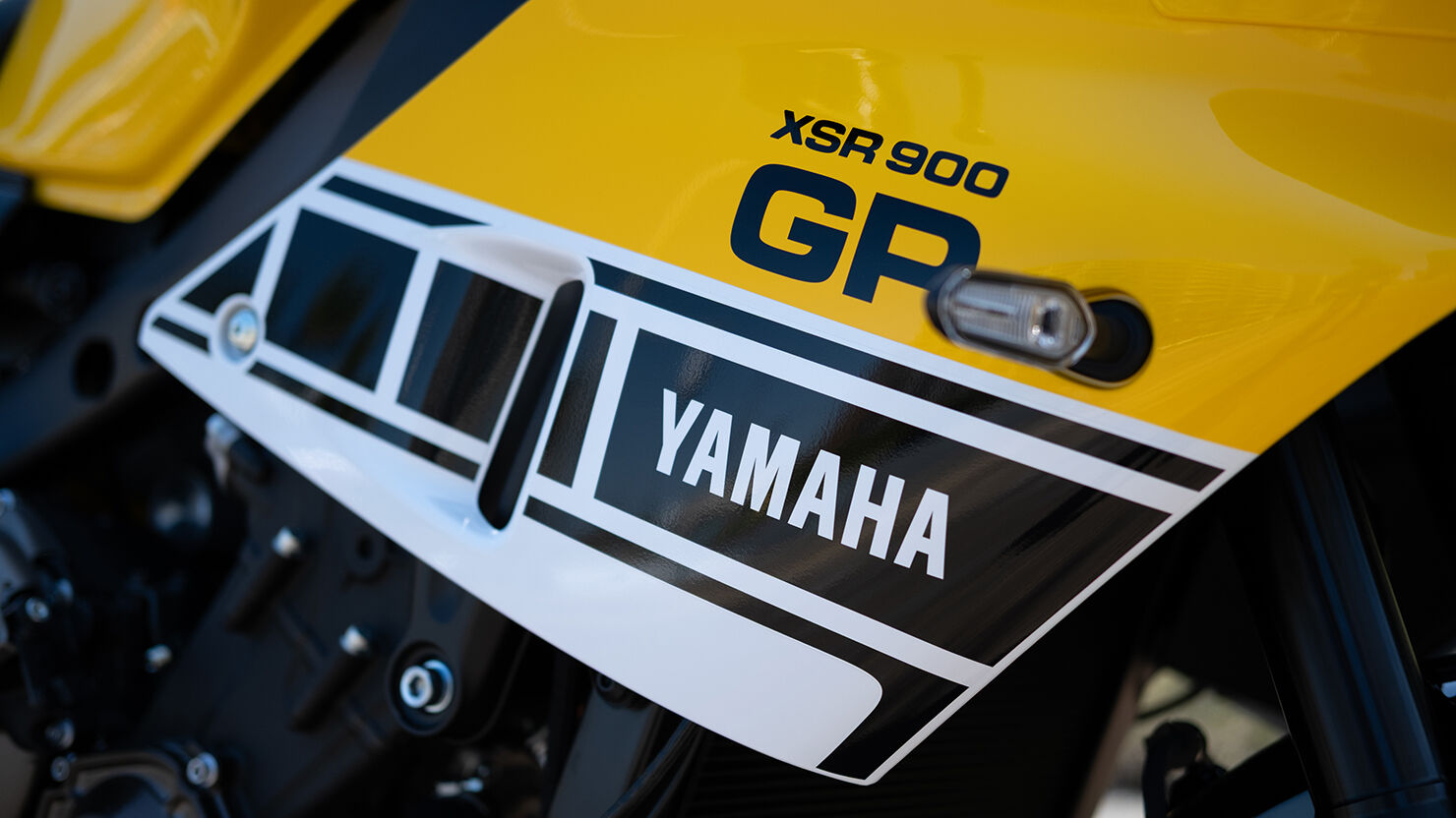  XSR900よりおよそ10万円くらい高い