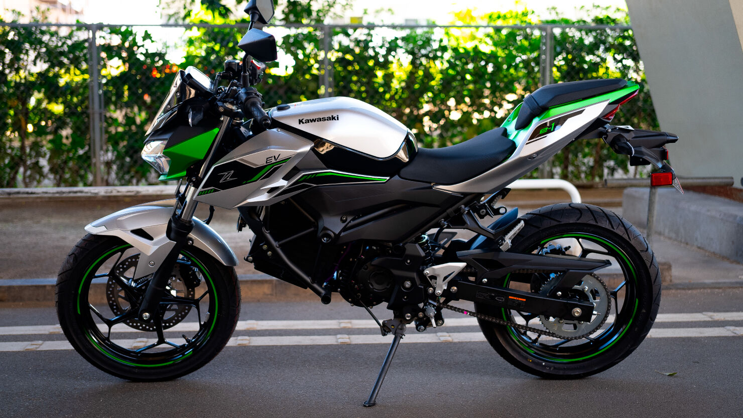  KAWASAKI Z e-1